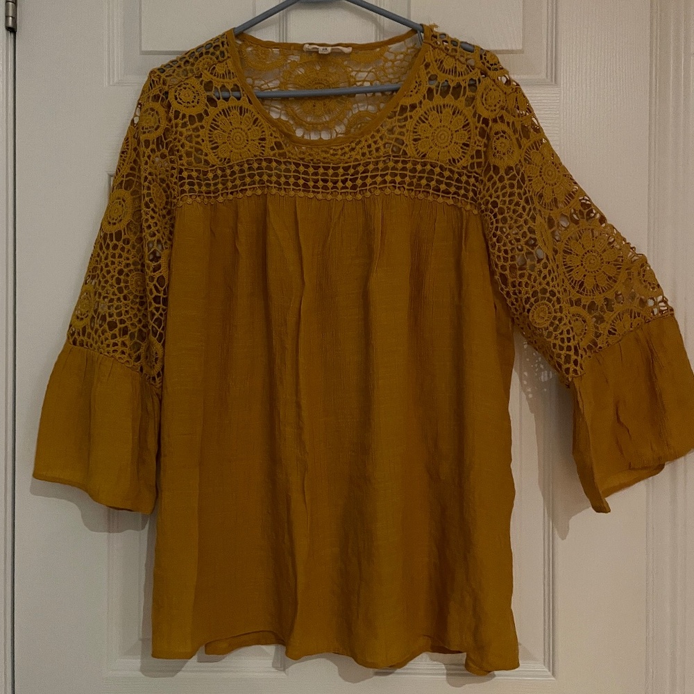 Women’s lace accent pull on blouse